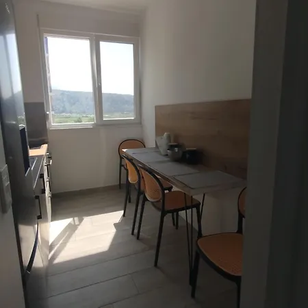 U Laguny 404 Apartment *